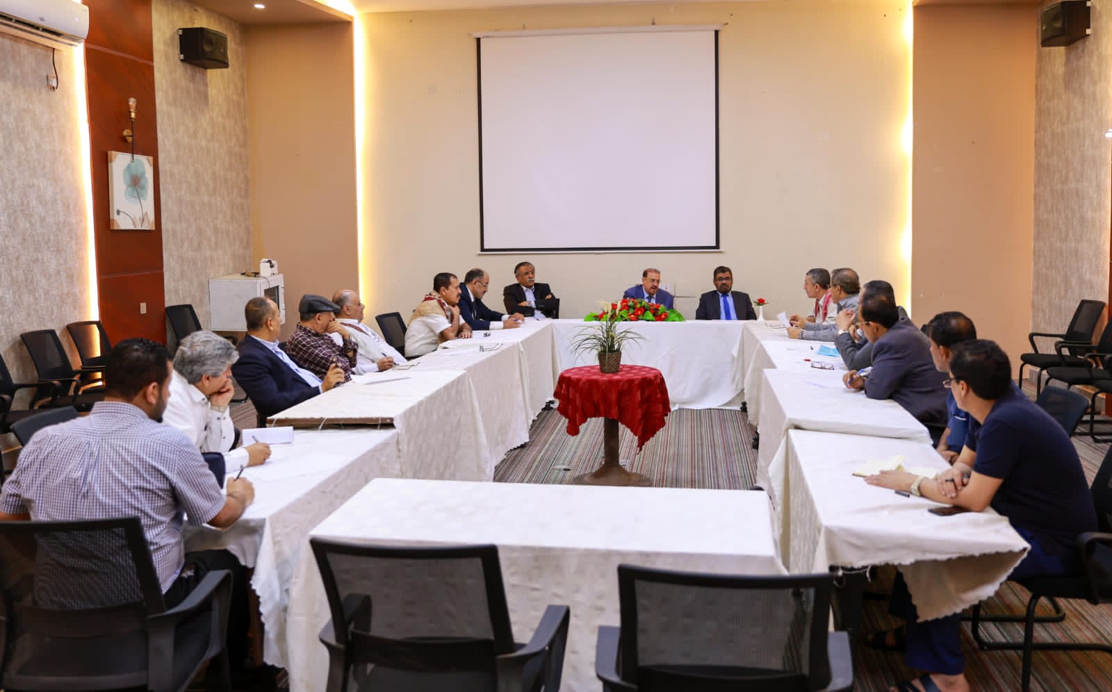 هئية رئاسة البرلمان اليمني تعد لجلسة اداء اليمين في عدن