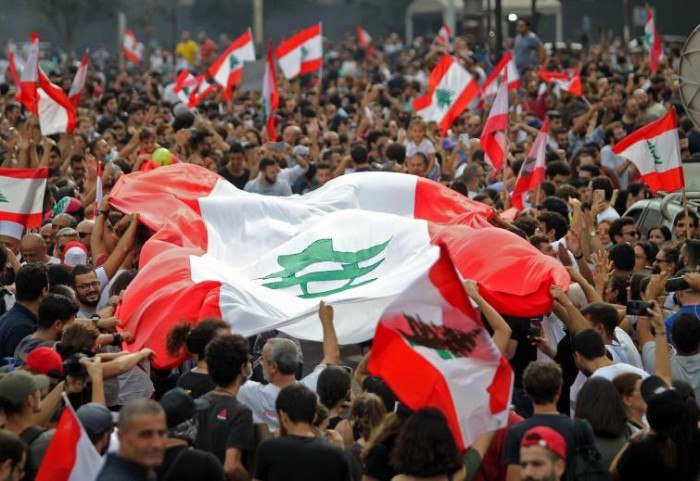 متظاهرون في لبنان