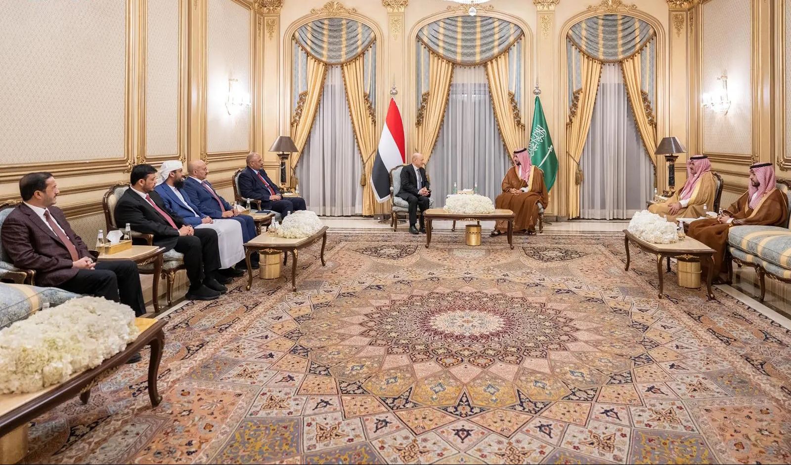 رئيس واعضاء مجلس القيادة الرئاسي يلتقون وزير الدفاع السعودي