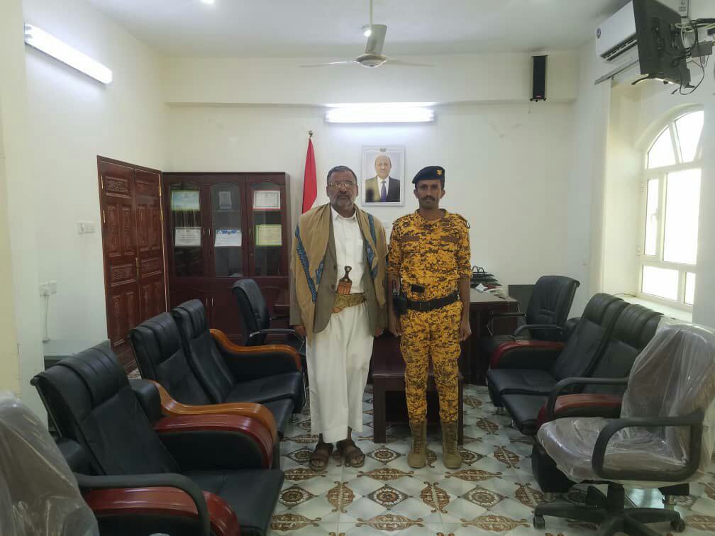 مدير الخددمة المدنية في مارب يكرم حراسة المنشاءت