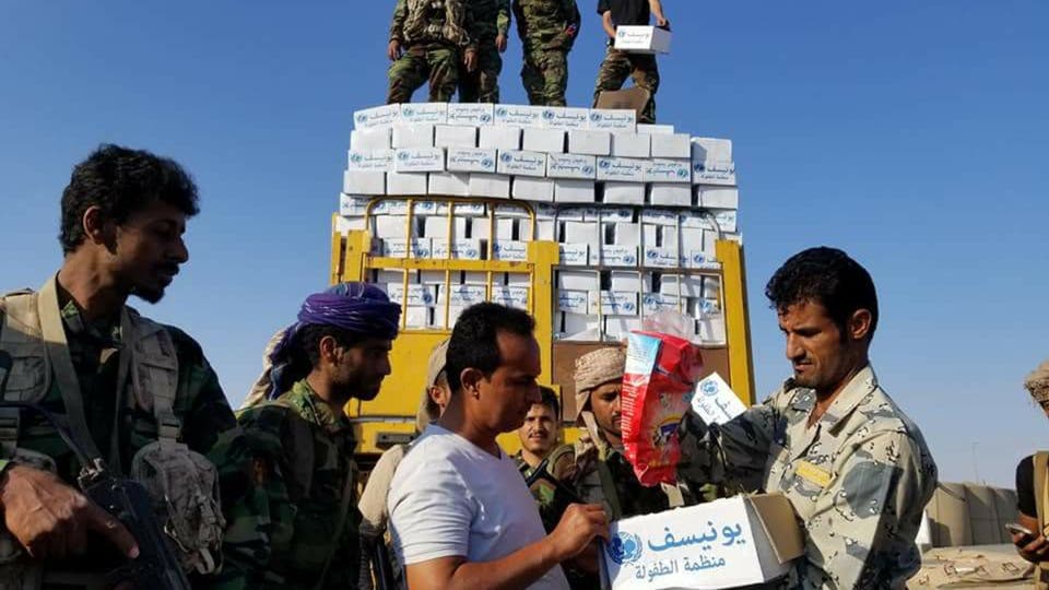 الحوثي يسرق المساعدات المقدمة من منظمات الاغاثة في اليمن | الميث