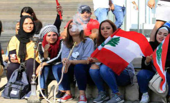 عرائس لبنانيات في قلب التظاهر