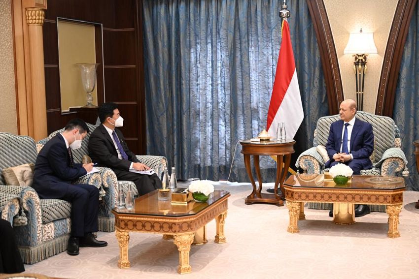 الرئيس العليمي يستقبل القائم بأعمال السفير الصيني