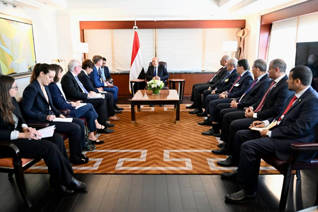 العليمي يعقد لقاء دولي ثلاثي حول اليمن