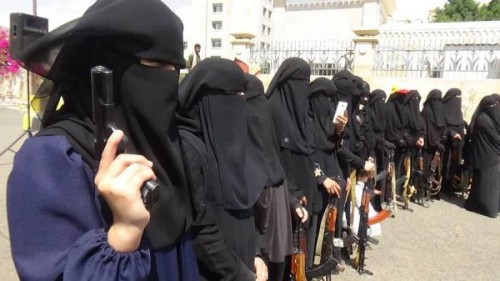 الزينبيات في مدارس البنات بصنعاء يمارسن أساليب الحوثي ضد الطالبا