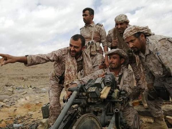 صغير بن عزيز يوجه الاستمرار في الزحف نحو صنعاء من جبهة نهم