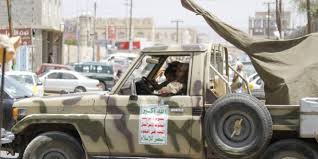 الحوثي يجوب شوارع صنعاء بحثا عن عن مقاتلين لجبهة نهم