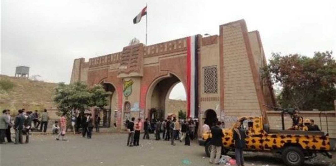الحوثي يعتقل طلبة بجامعة صنعاء بعد نشره جواسيس في قاعات المحاضرا