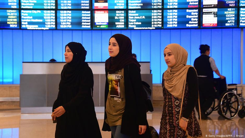 امريكا توقف منح تاشيرات الدخول اليها بما فيهم اليمنيين