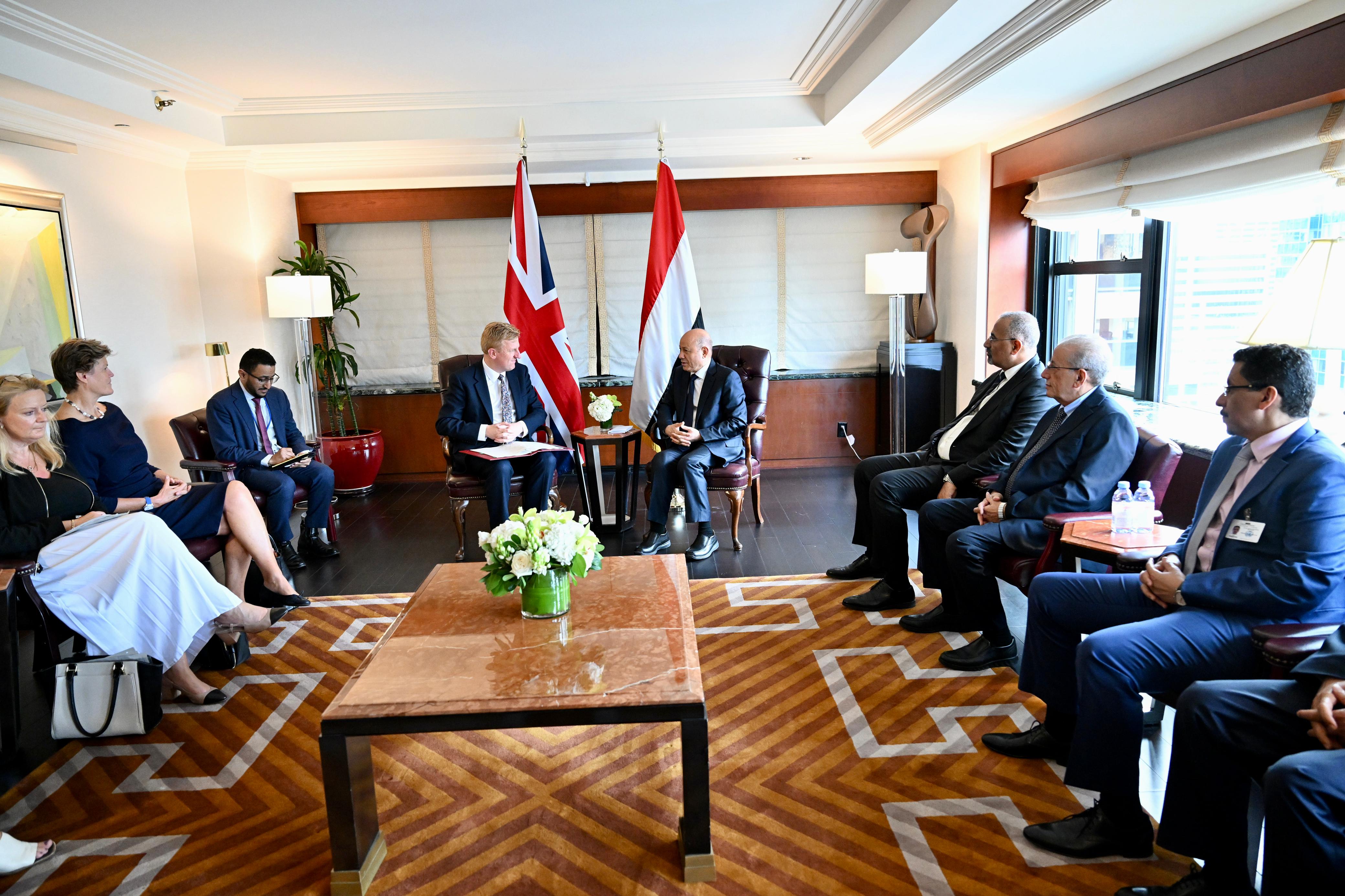 الرئيس العليمي يستقبل نائب رئيس الوزراء البريطاني