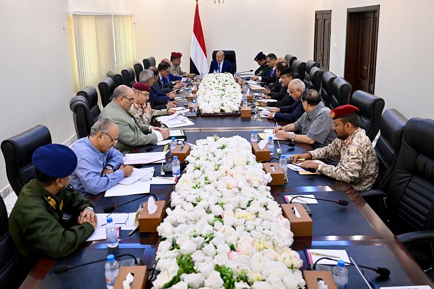 رئيس مجلس القيادة يعقد اجتماعا باللجنة الأمنية العليا