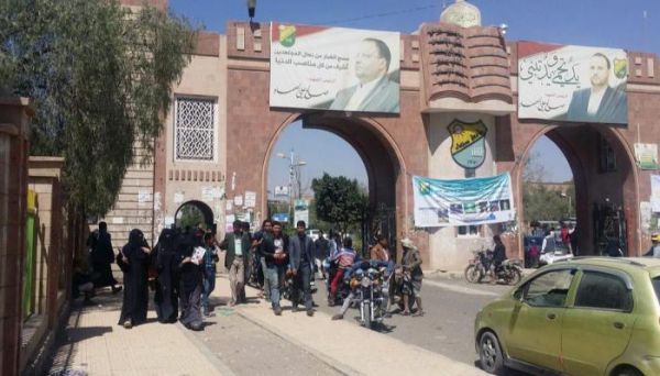 أستاذ جامعي يتعرض للضرب بعد انتقاده قانون الزكاة الحوثي