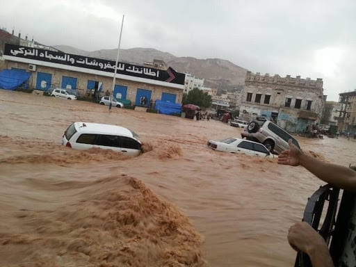 السيول تغرق العاصمة المؤقتة للشرعية اليمنية عدن