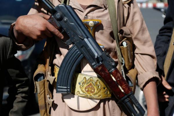 قيادي حوثي يقتل عائلته في عمران