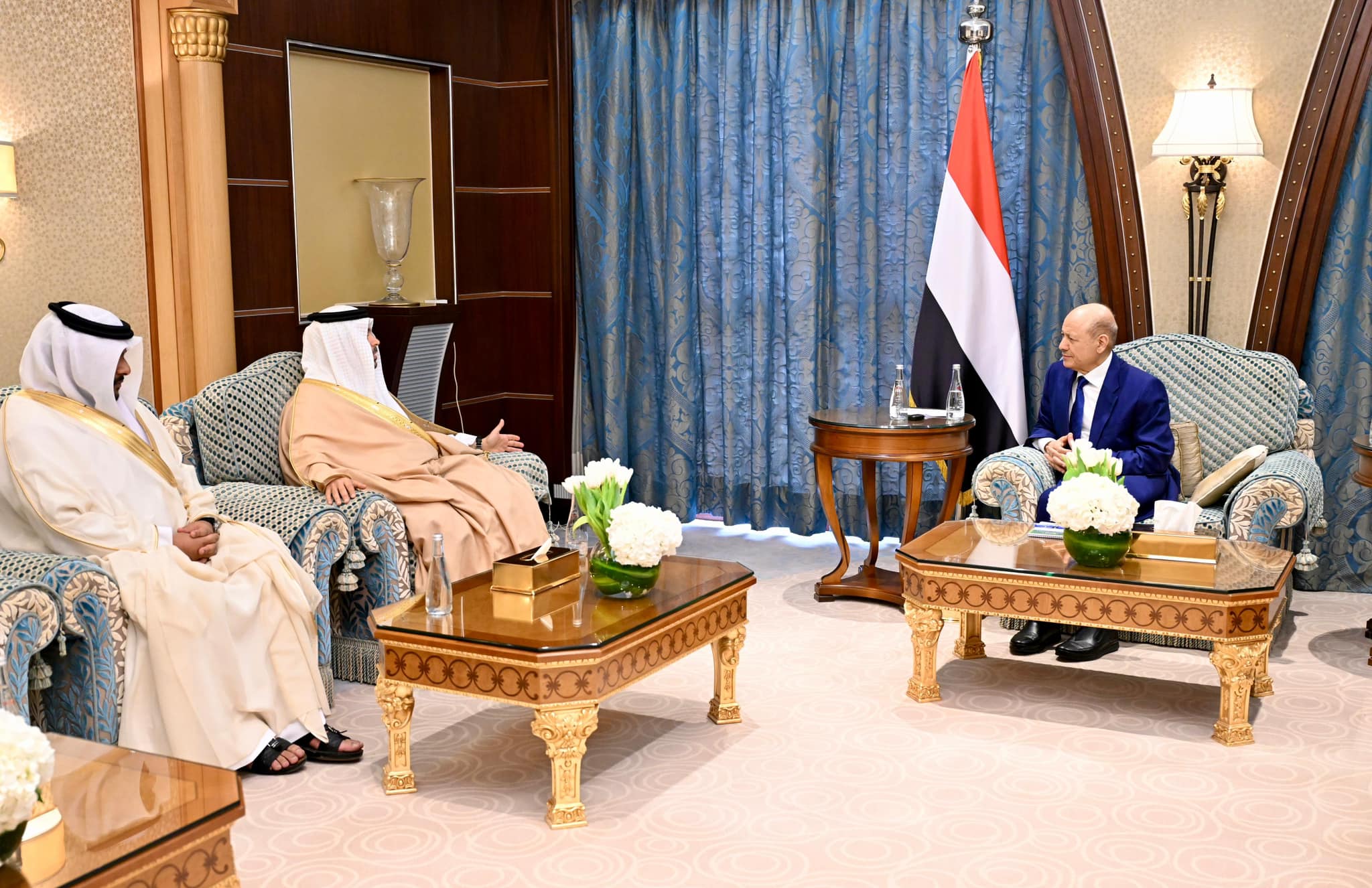 الرئيس العليمي يتلقى دعوة لحضور القمة العربية في المنامة
