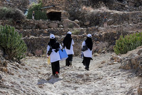 فرق التحصين ضد شلل الاطفال في اليمن