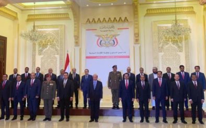 حكومة الكفاءات تؤدي اليمن الدستورية أمام الرئيس هادي