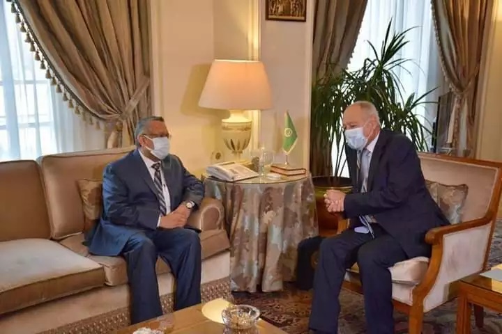 بن دغر يلتقي أمين عام جامعة الدول العربية