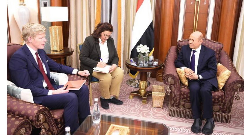 الرئيس العليمي يطالب المبعوث الاممي اجبار الحوثي فتح طرق تعز