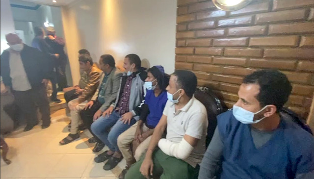 العميد طارق صالح يتفقد مقاتليه الجرحى في القاهرة