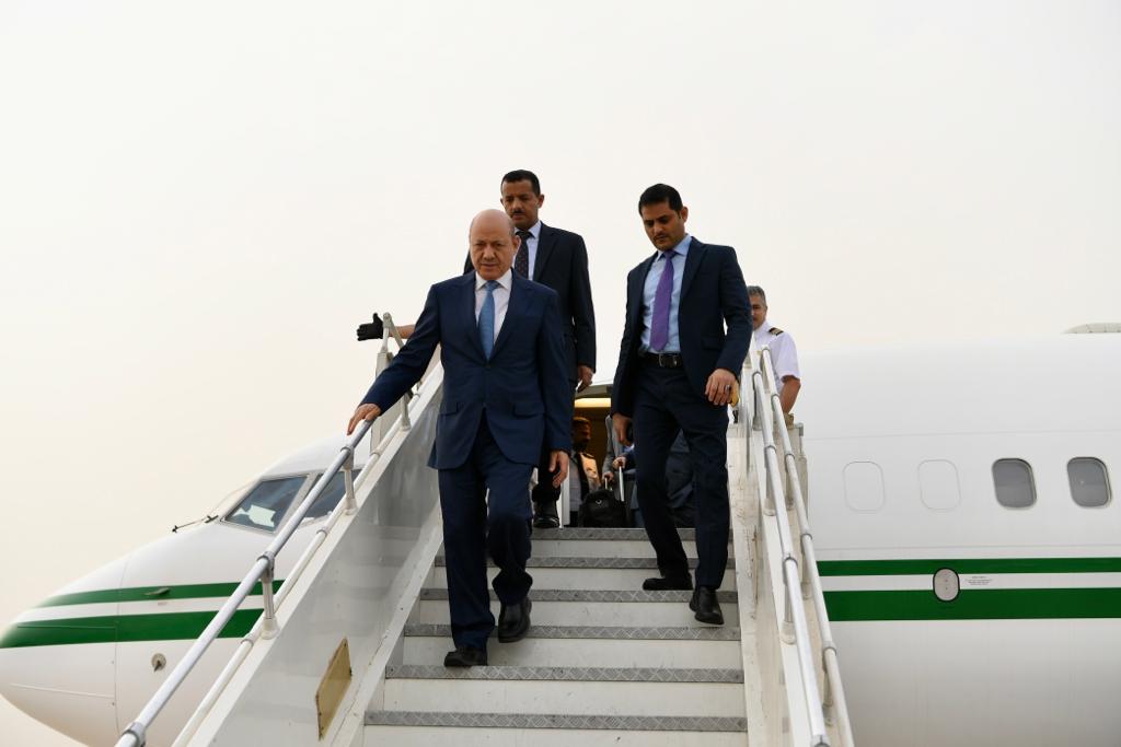 فخامة الرئيس العليمي يصل العاصمة المؤقتة عدن