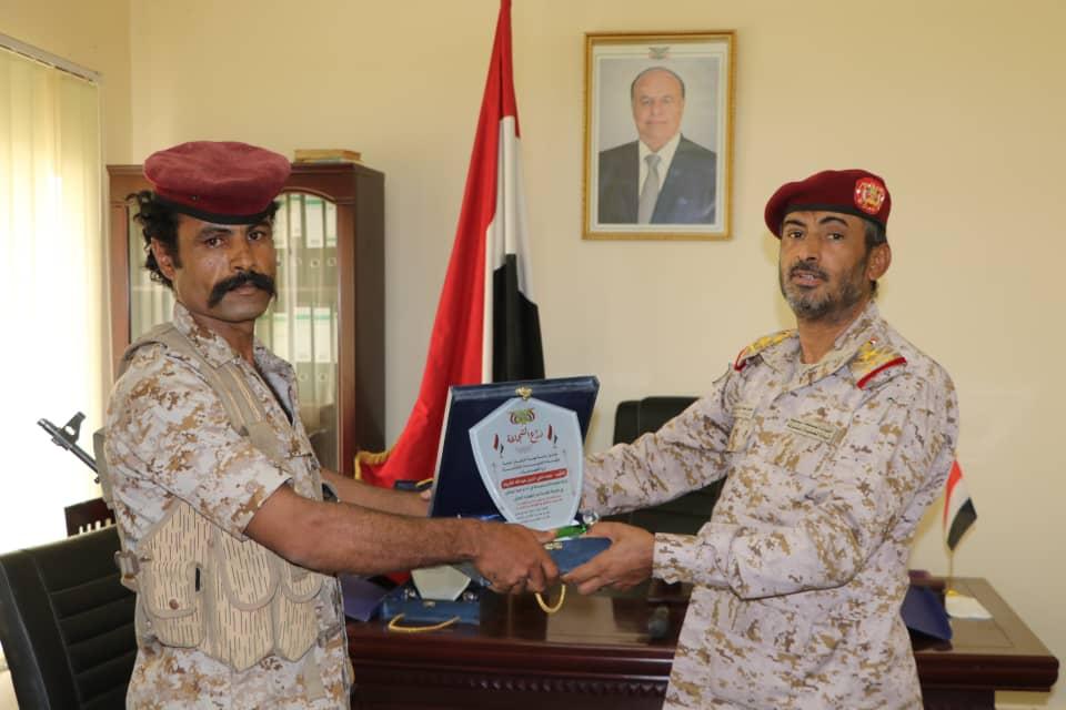 الفريق الركن صغيربن عزيز يُكرم عدداً من أبطال القوات المسلحة