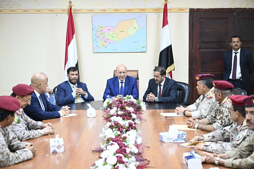 الرئيس العليمي يعقد اجتماعا باللجنة الامنية في تعز