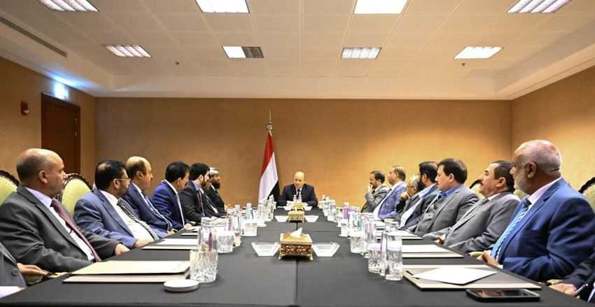 المجلس الرئاسي يلتقي بالمحافظين ويوجه بدعم المقاومة الشعبية في م