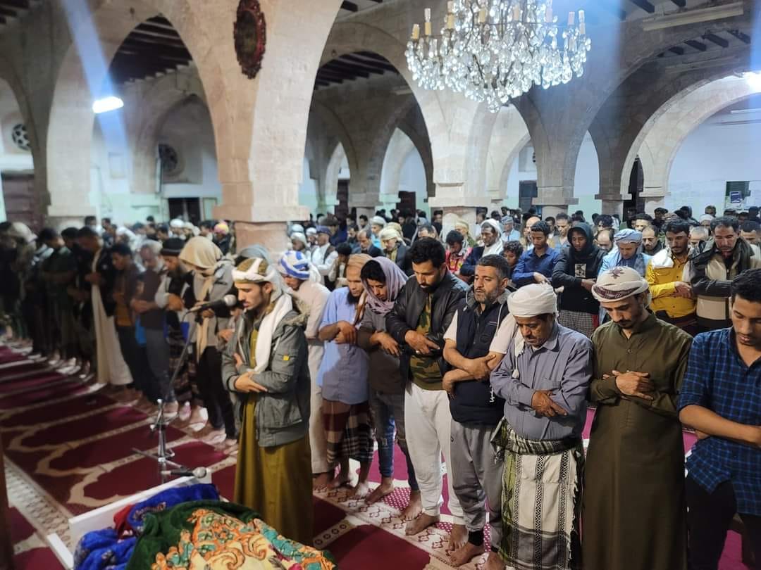 قيادة مؤتمر تعز تشيع جثمان القيادي المؤتمري عبد الكريم المقبلي ا