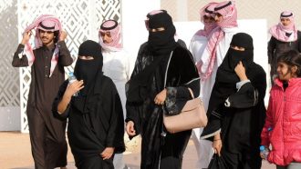 نساء منقبات