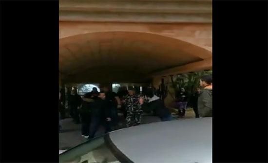 متظاهرين في لبنان