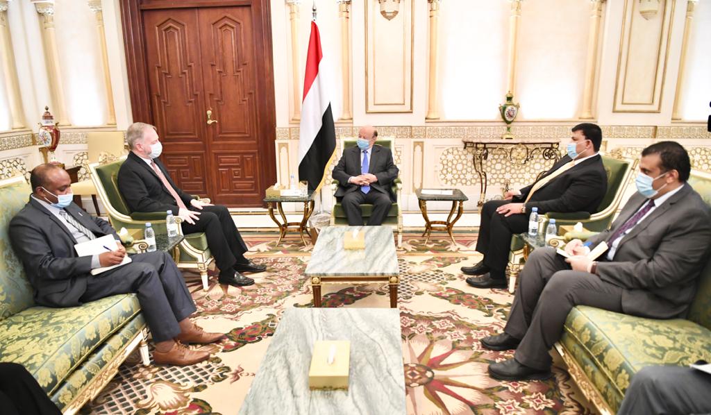 الرئيس هادي يستقبل السفير الامريكي