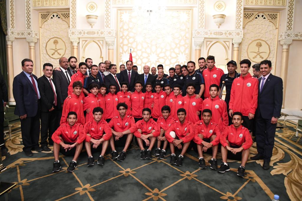 رئيس الجمهورية يكرم منتخب الناشئين