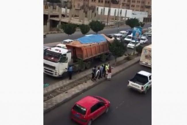 اعتدى الحوثيين على سائق شاحنة