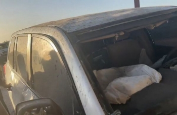 محافظ تسيارة محافظ تعز بعد استهدافها بصاروخ موجه من قبل ميليشيا 